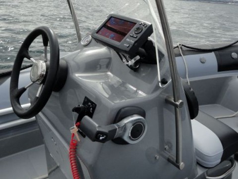 STEERING CONSOLES AND SEATS
